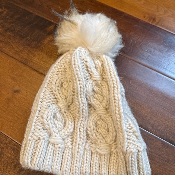 Echo Cream cable knit beanie with pom pom. Gently Preloved. Beanie. - Picture 5 of 6